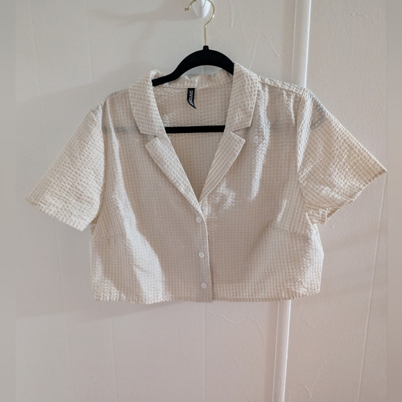 H&M Tops - H&M Divided Cream Textured Button-Down Shirt